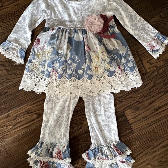 Outfit Set - Picture 3 of 7